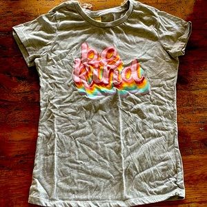 “Be kind” graphic tee